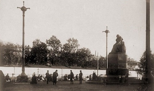Арбатская площадь в середине 20-х годов XX века Старое видео Москвы.Памятник Гоголю в нач 20 века