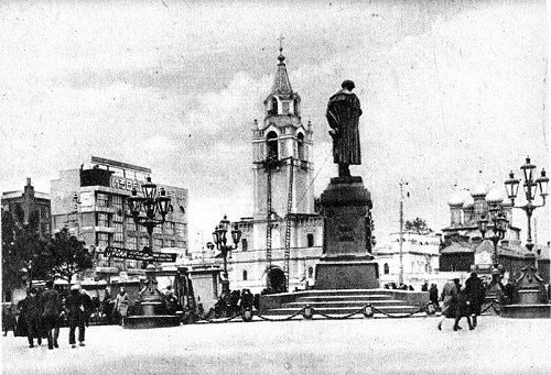 Памятник Пушкину.Памятник Тимирязеву и памятник Пушкину на Тверском бульваре