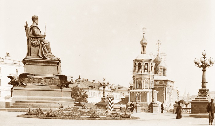 Памятник Александру III в москве