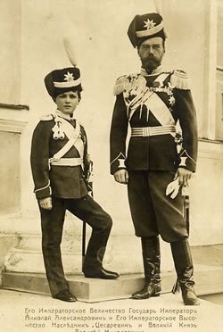 Военный парад в Царском Селе 1913 г. Николай II и цесаревич Алексей